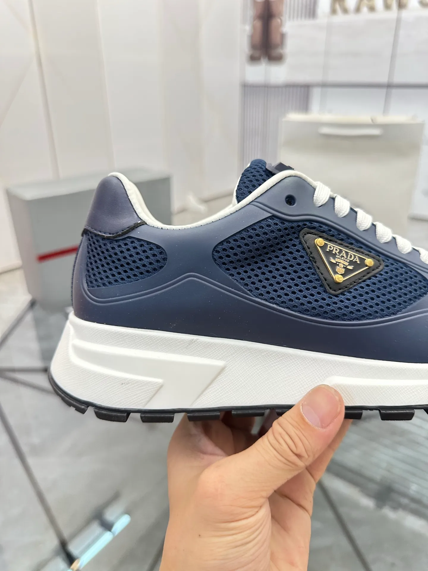 Men's shoes for sale 💰: 💰P600¥ High-end top quality Product trademark: Prada *"Prada*" low-top casual shoes Regular size: 38-45 (can be customized to 46) Product materials: Upper imported glue splicing original material, breathable lining, cowhide foot pads, original outsole. Number: 832